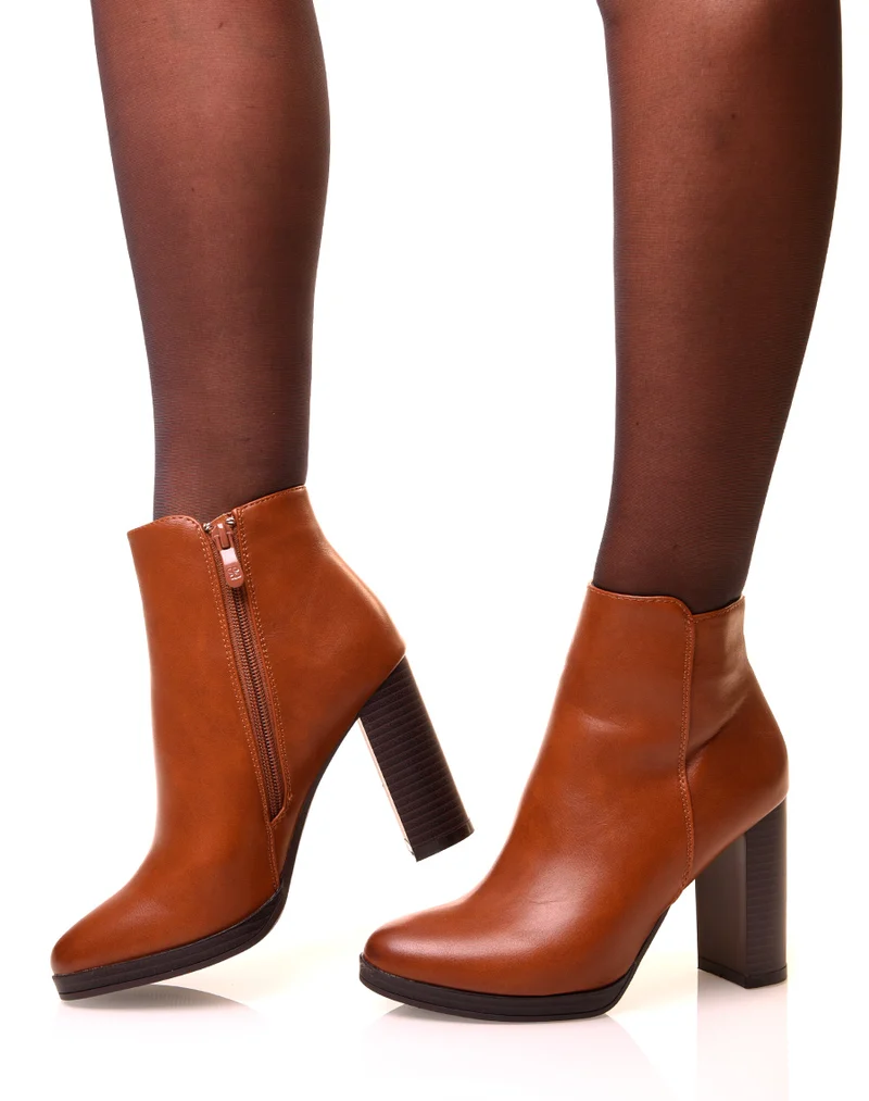 Bottines à talons carrés camel