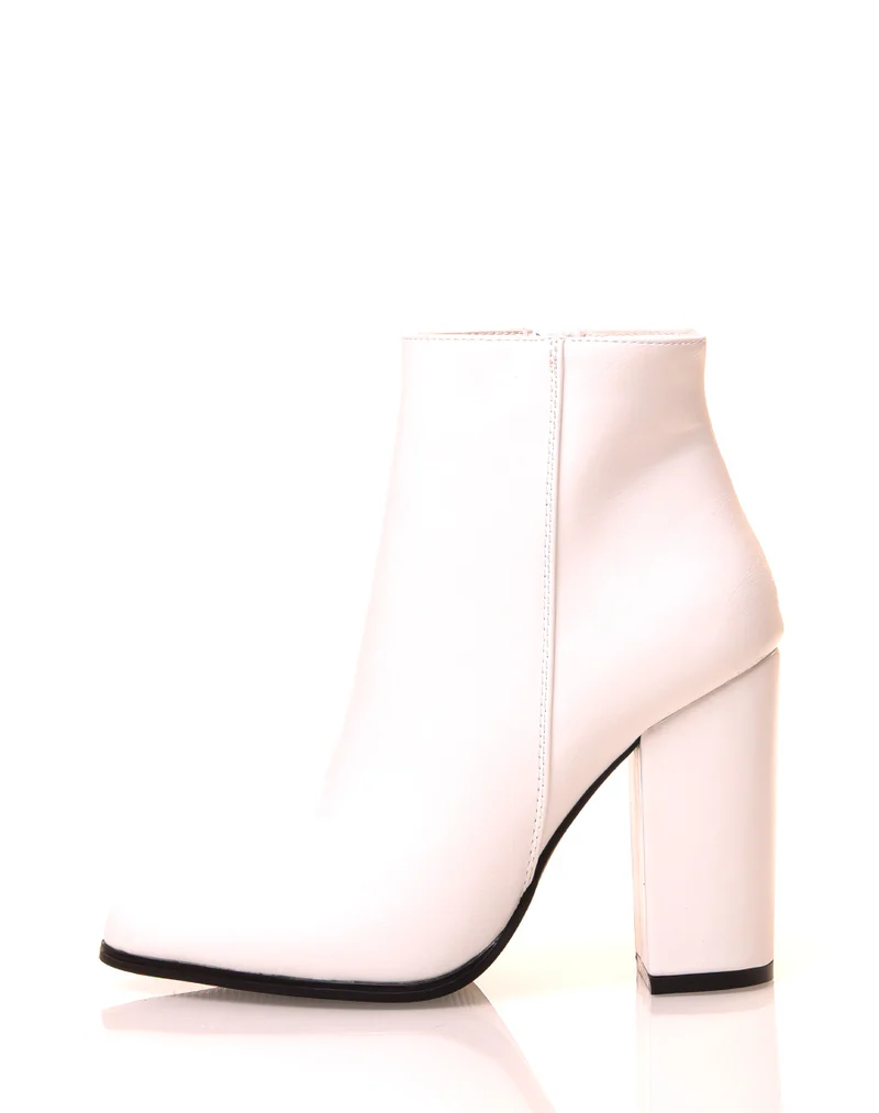 Bottines blanches à talons carrés et à bouts pointus