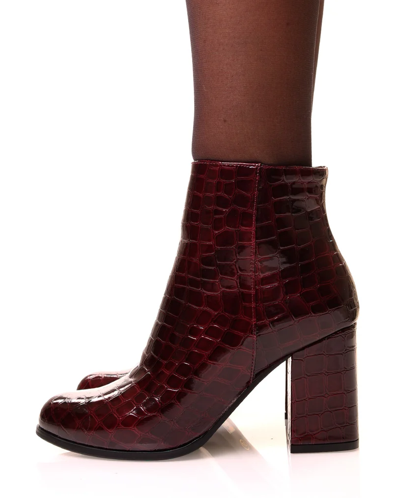 Bottines bordeaux effet croco à talons