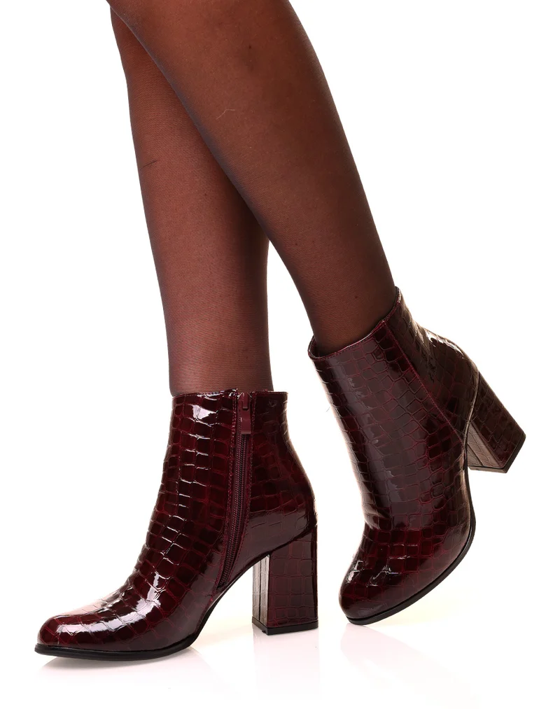 Bottines bordeaux effet croco à talons