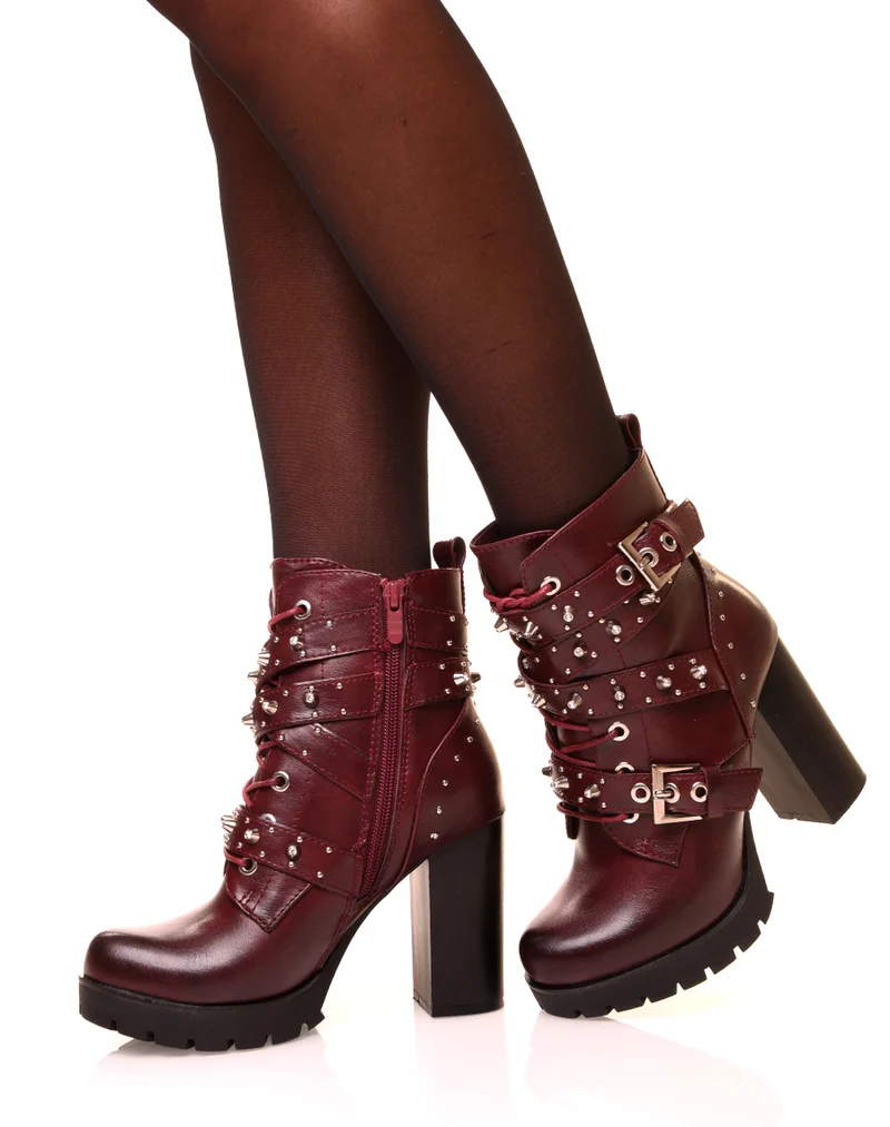 Bottines bordeaux à lanières cloutées à talons