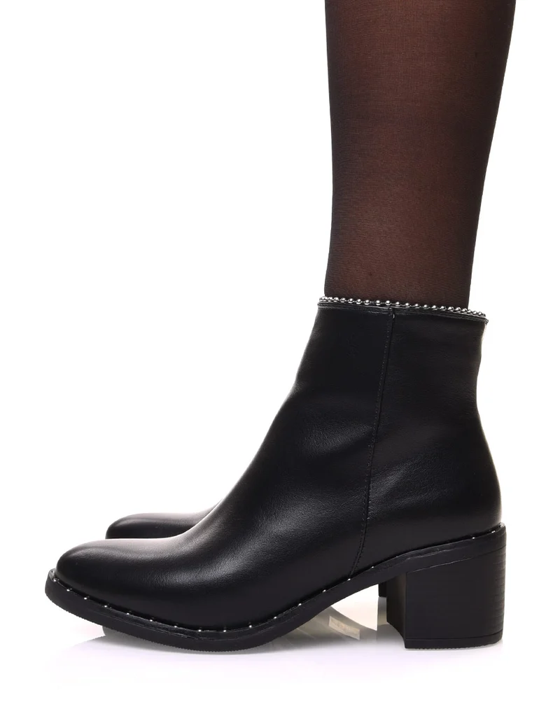 Bottines noires à semelle cloutée et haut perlé