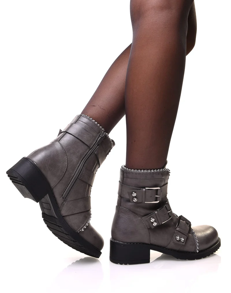 Bottines grises à brides et détails cloutés