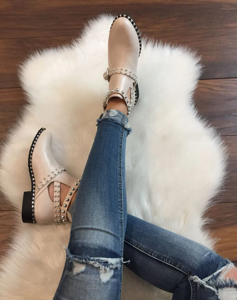 Bottines cloutés beiges