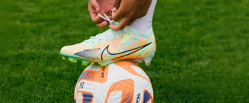 Nike Chaussure de foot basse à crampons pour terrain sec Nik