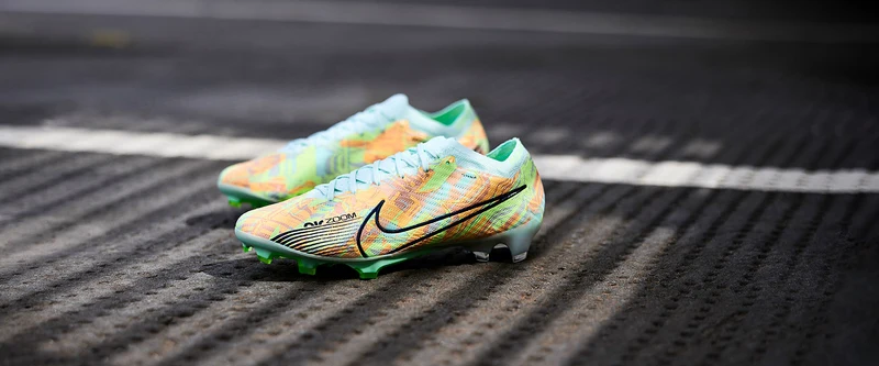 Nike Chaussure de foot basse à crampons pour terrain sec Nik