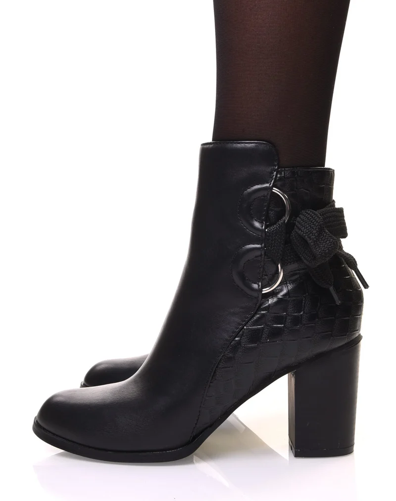 Bottines croco noir à talon haut et détails noeud