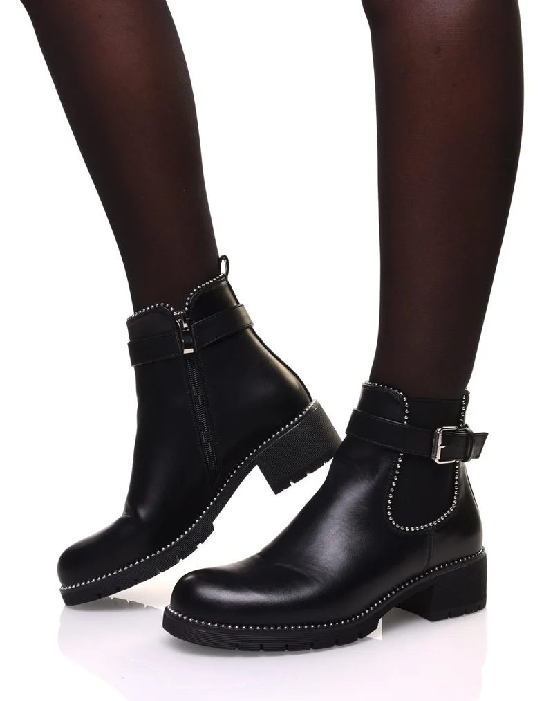 Bottines noires à clous