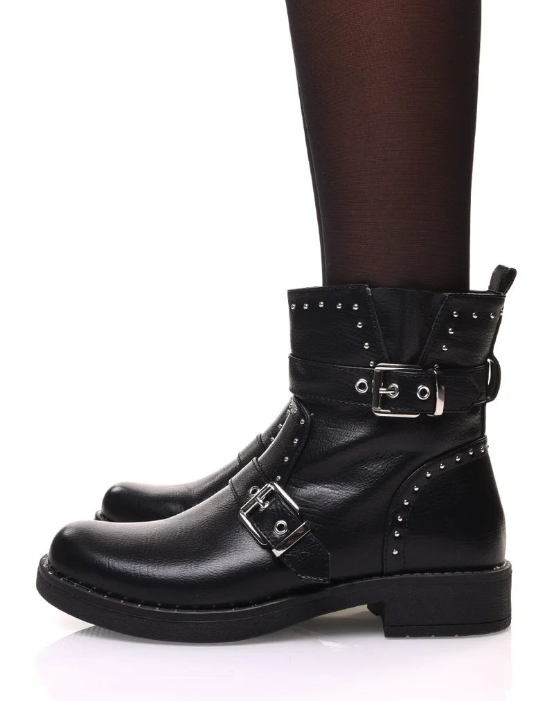 Bottines noires à sangles et ornées de petits clous rond