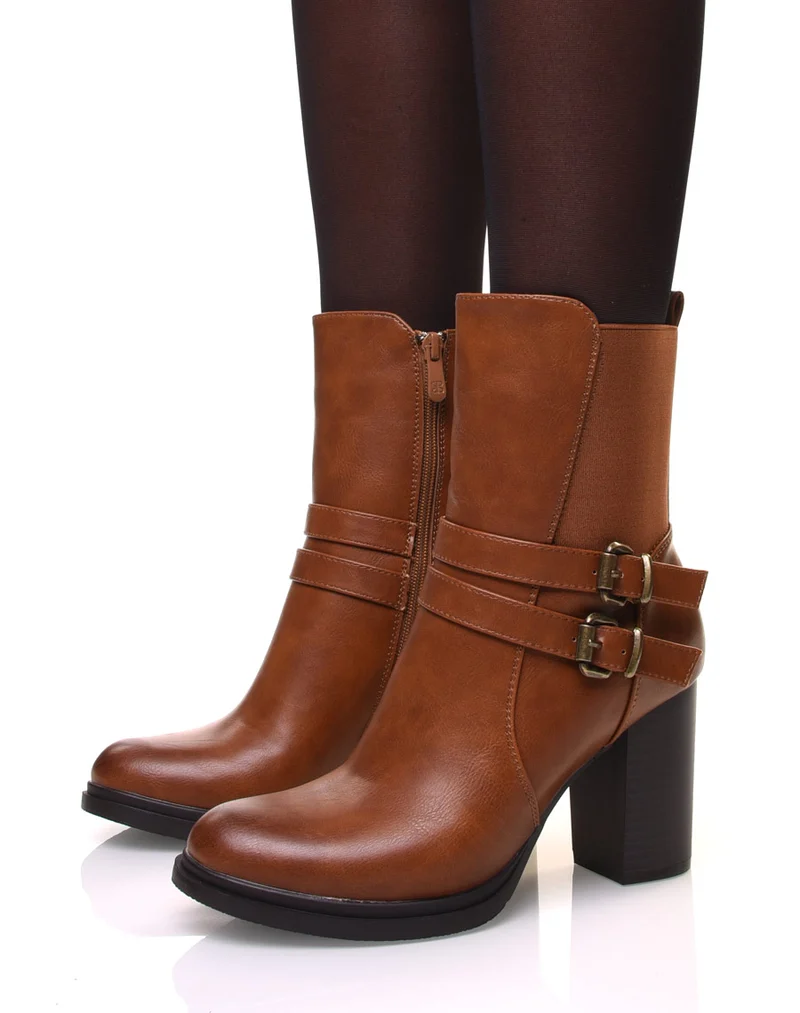 Bottines camelles montantes à talons à sangles