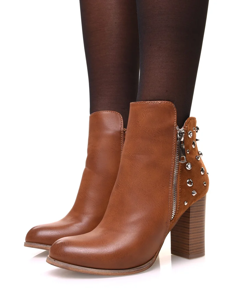 Bottines camelles bi matières à talons et détails cloutés