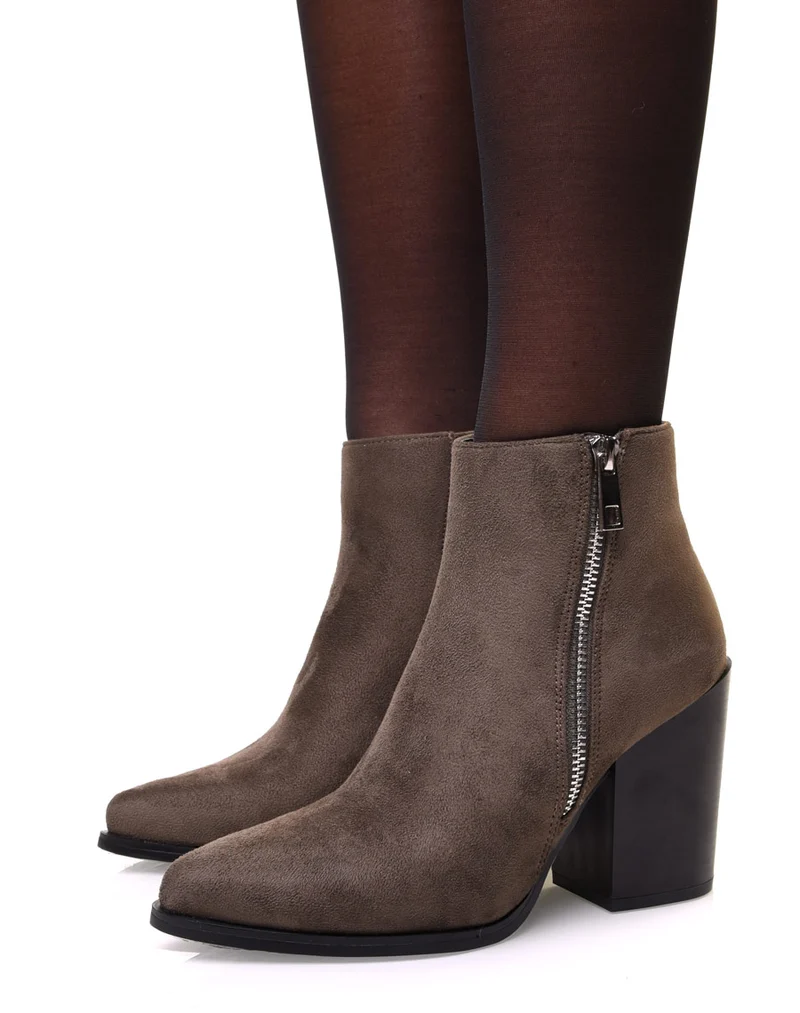 Bottines kaki en suédine à bout pointu et talon épais