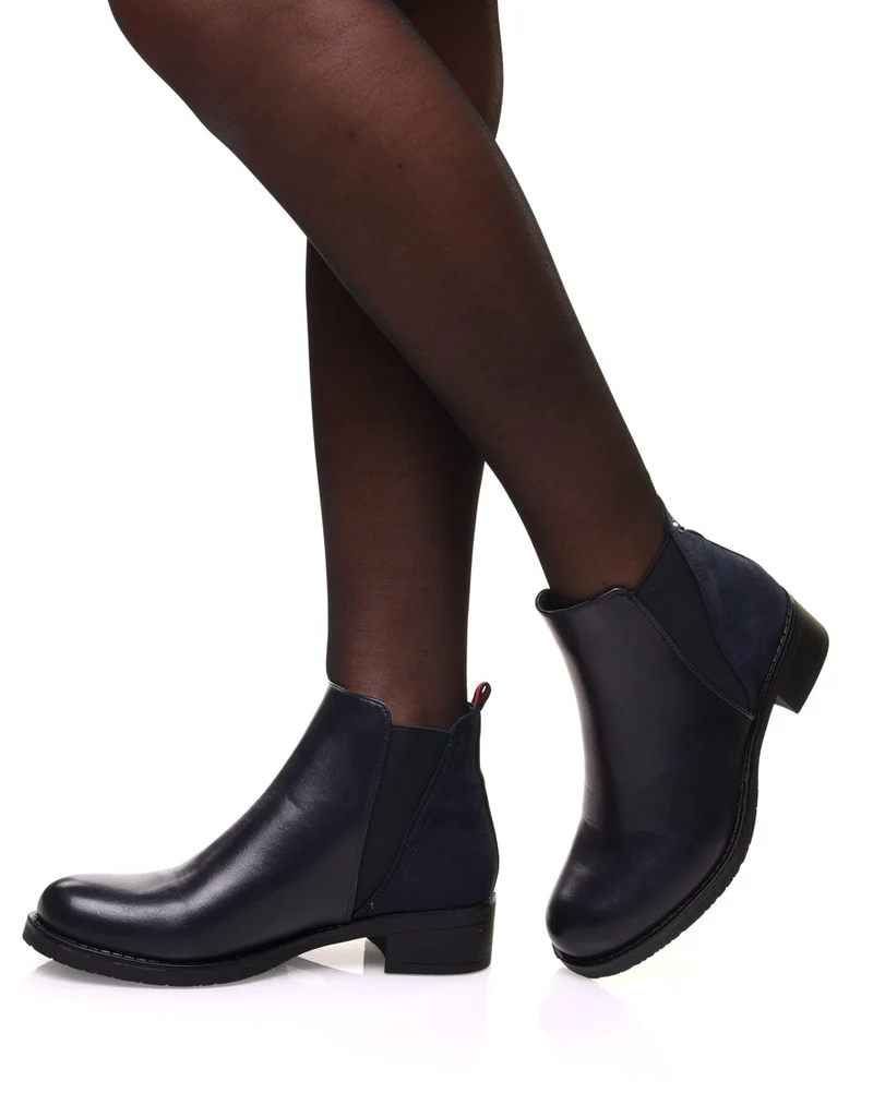 Bottines bleues avec élastique bicolore à l’arrière