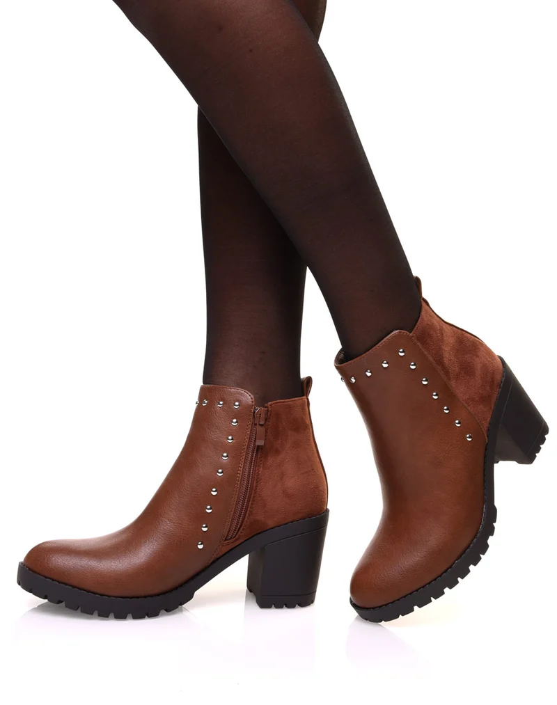 Bottines camelles bi matières et détails cloutés