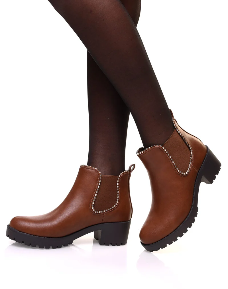Chelsea boots camelles à talon et semelle crantée et perles