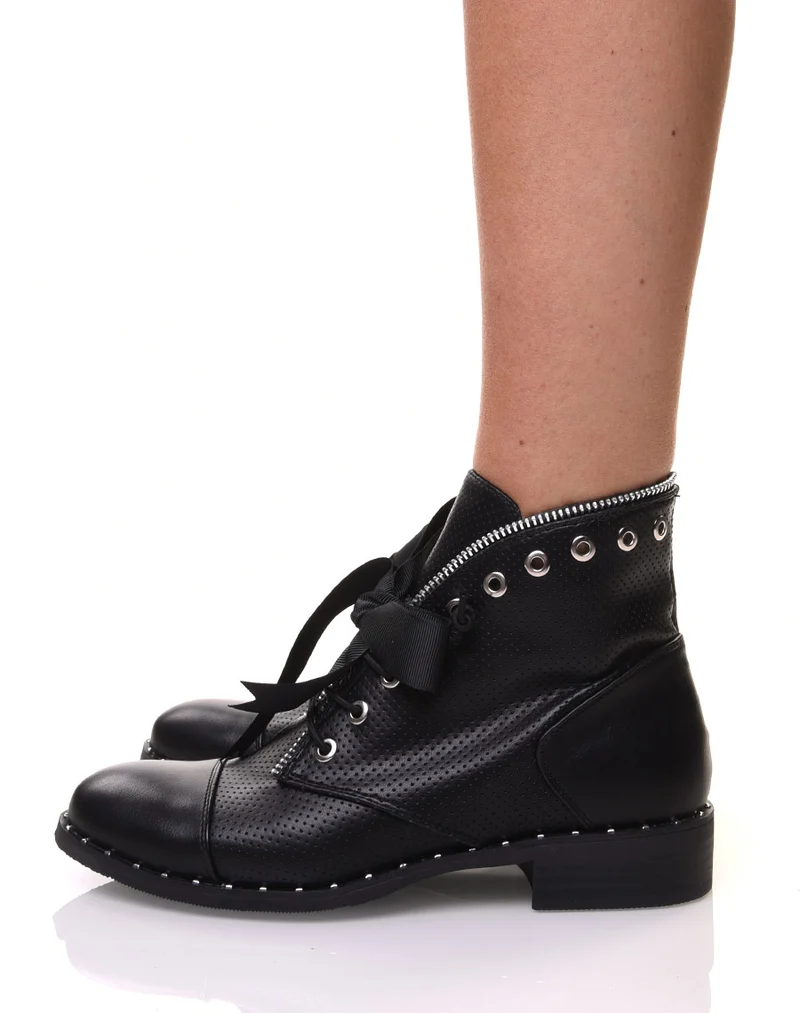 Bottines noires perforées