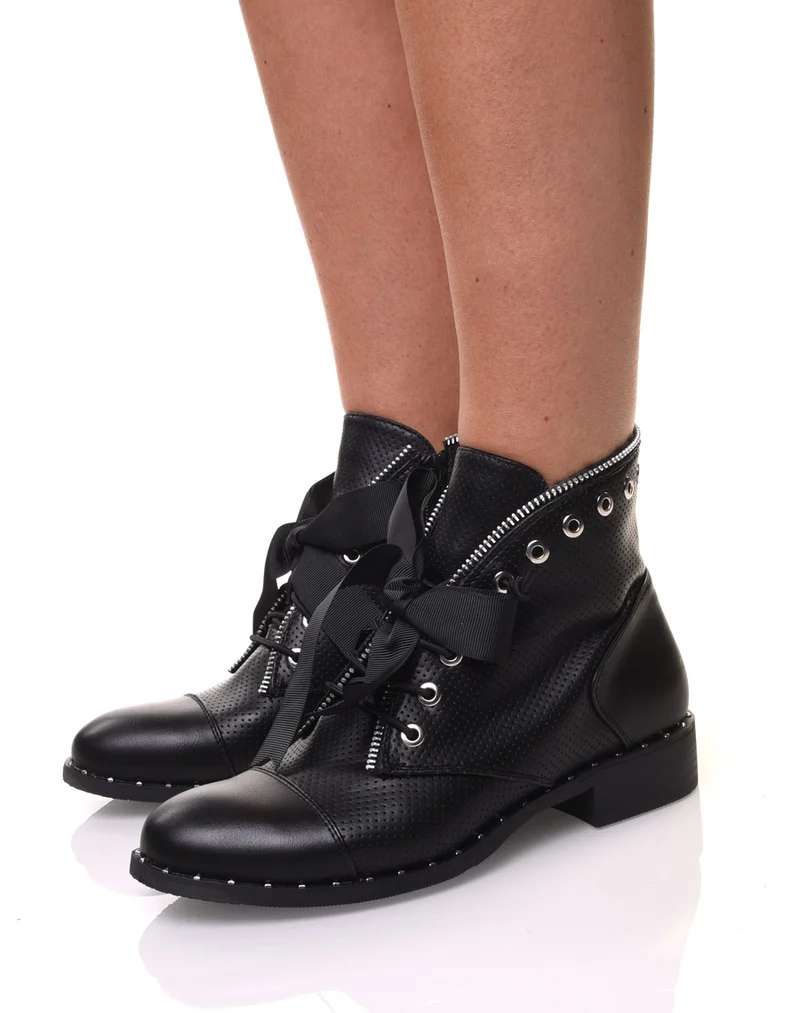 Bottines noires perforées
