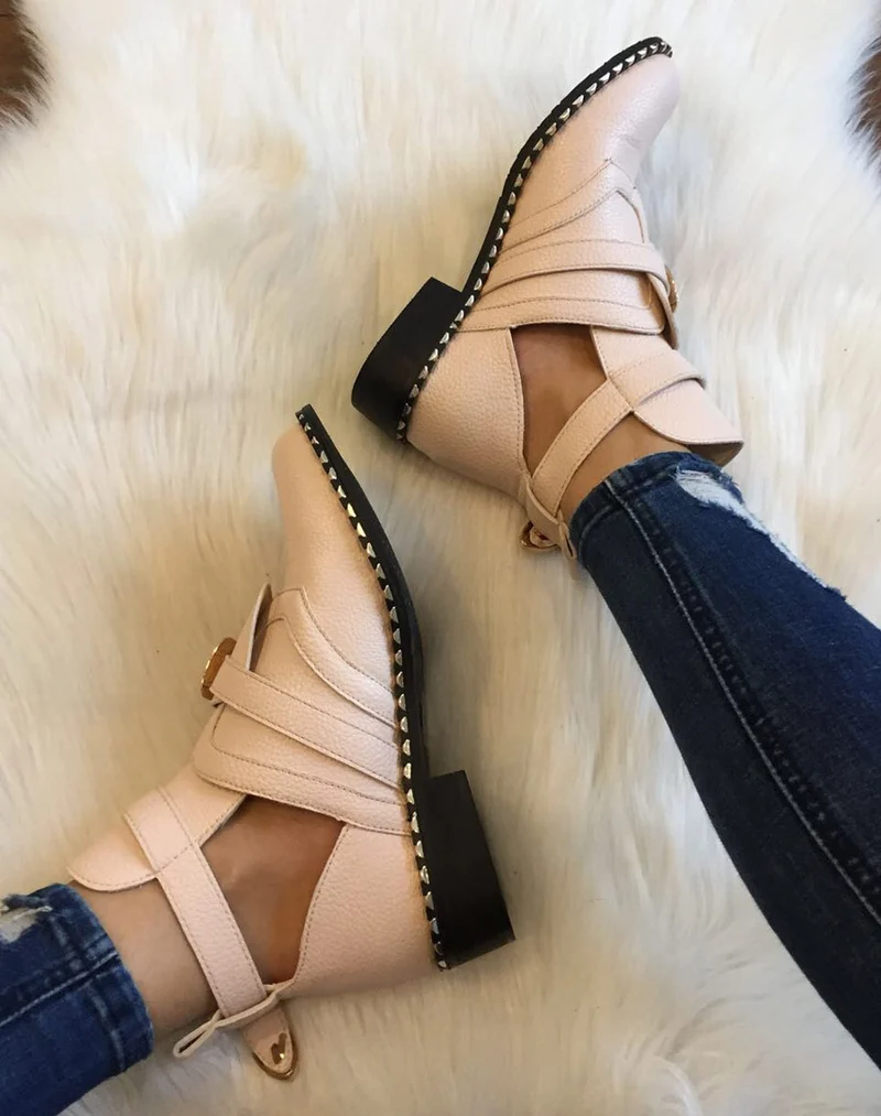 Bottines roses pales ajourées semelles cloutées