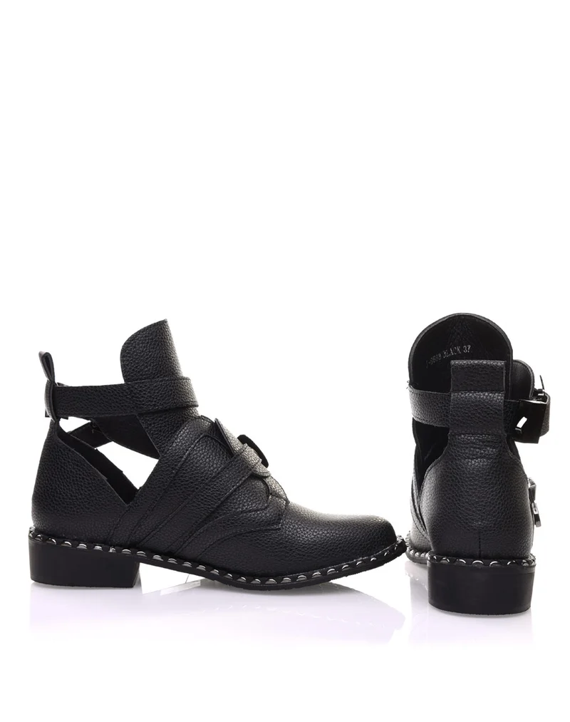 Bottines noires ajourées semelles cloutées