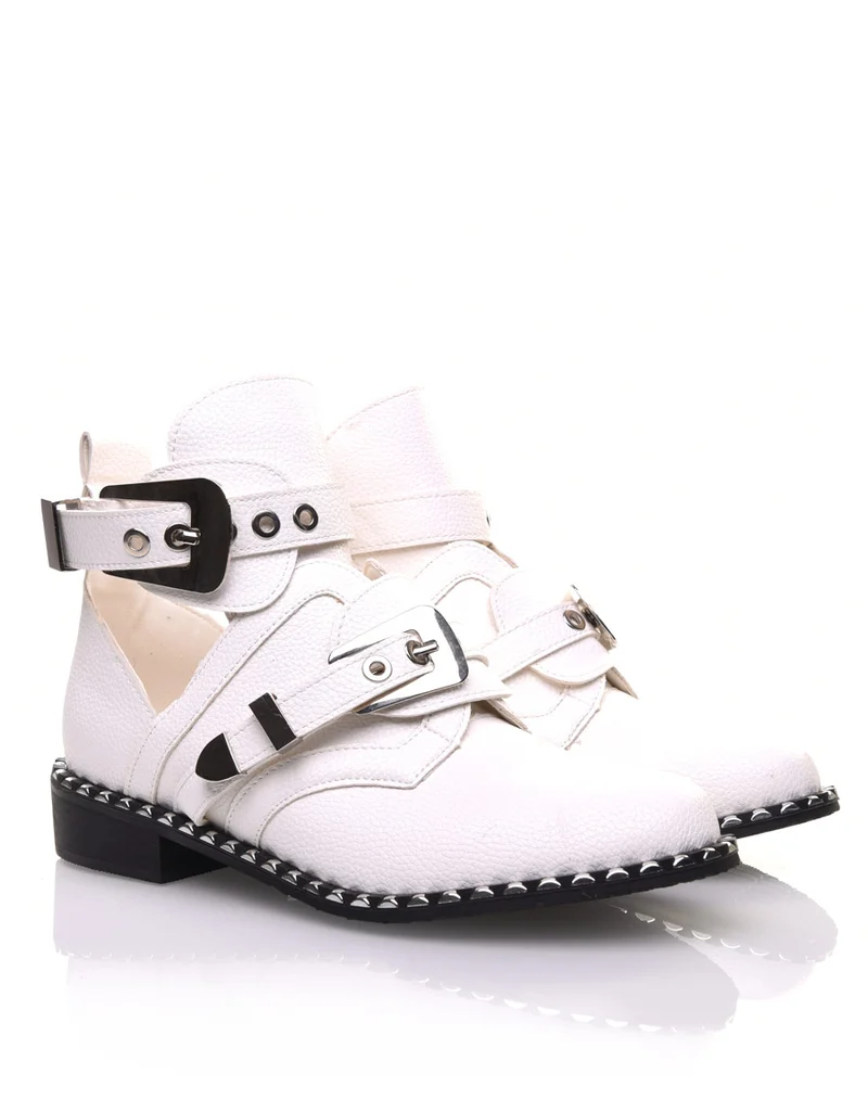 Bottines blanches ajourées semelles cloutées