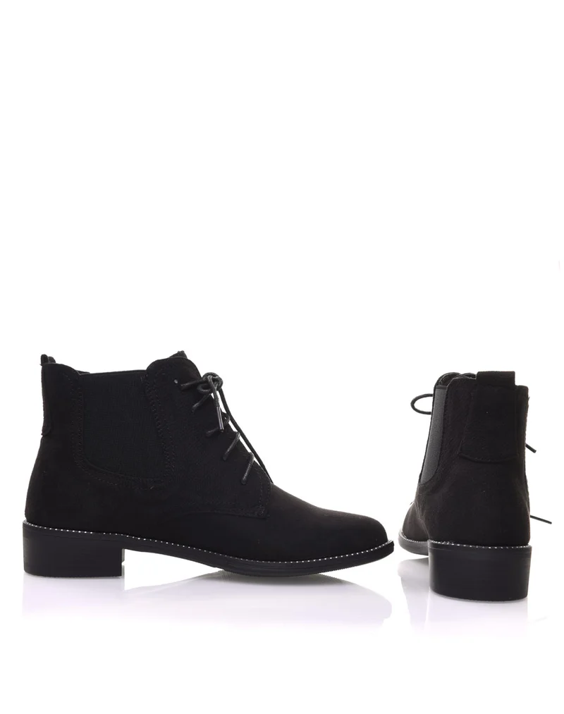 Bottines noires en suédines et à lacets