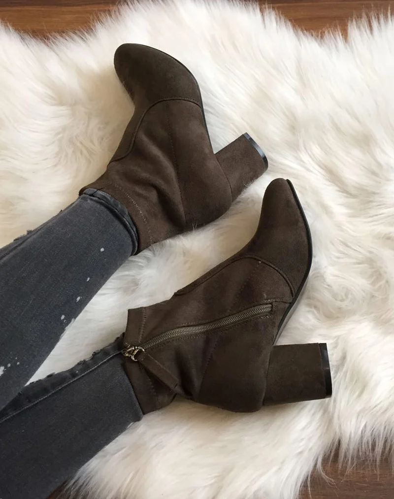 Bottines kaki entièrement en suédine talons épais mi haut