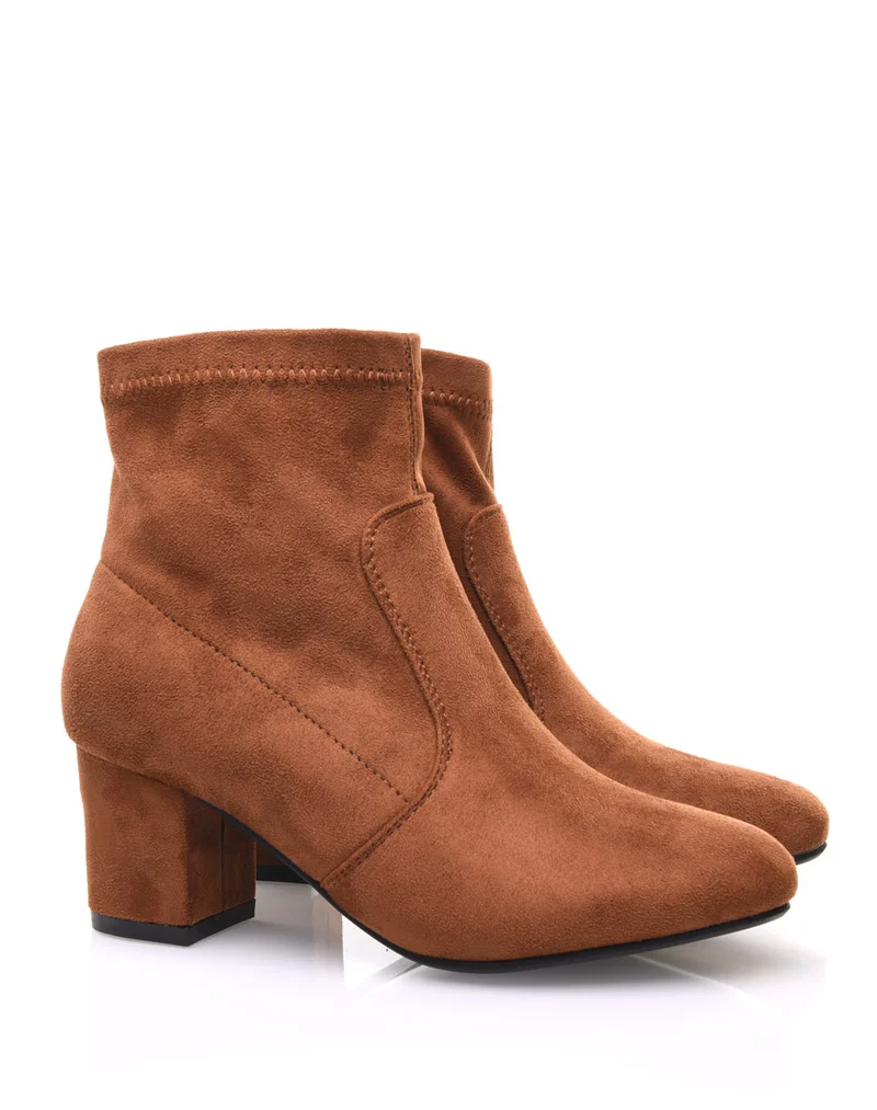 Bottines camel entièrement en suédine talons épais mi haut