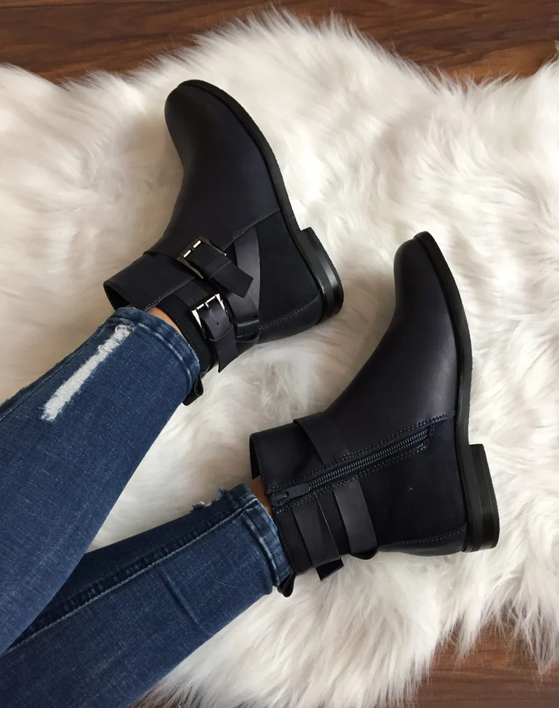 Bottines bleues semi-montantes à boucles