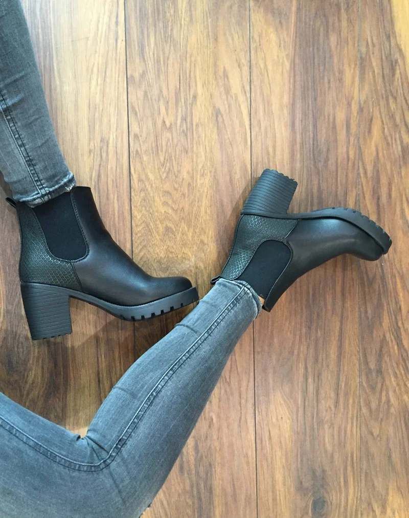 Bottines crantées noires imprimés python