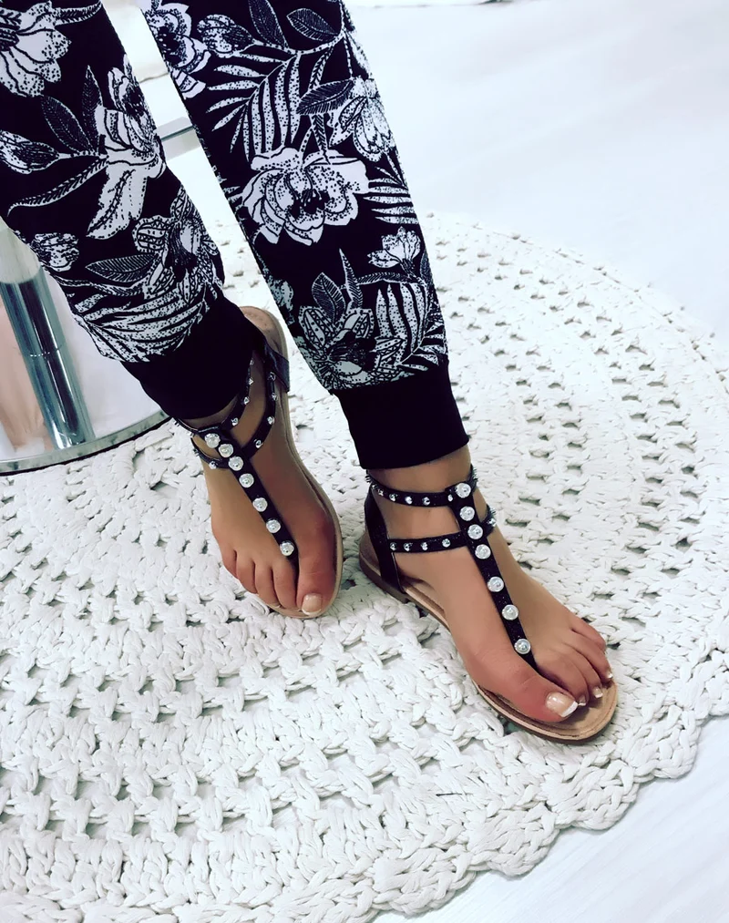 Nu-pieds noirs à perles