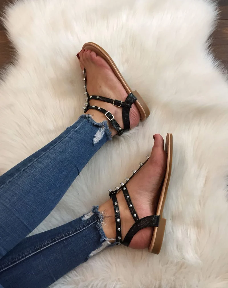 Nu-pieds noirs à perles