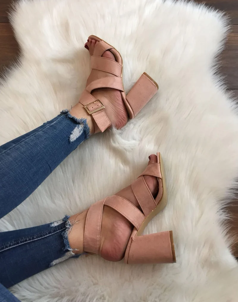 Talons en suédine multi-lanières roses