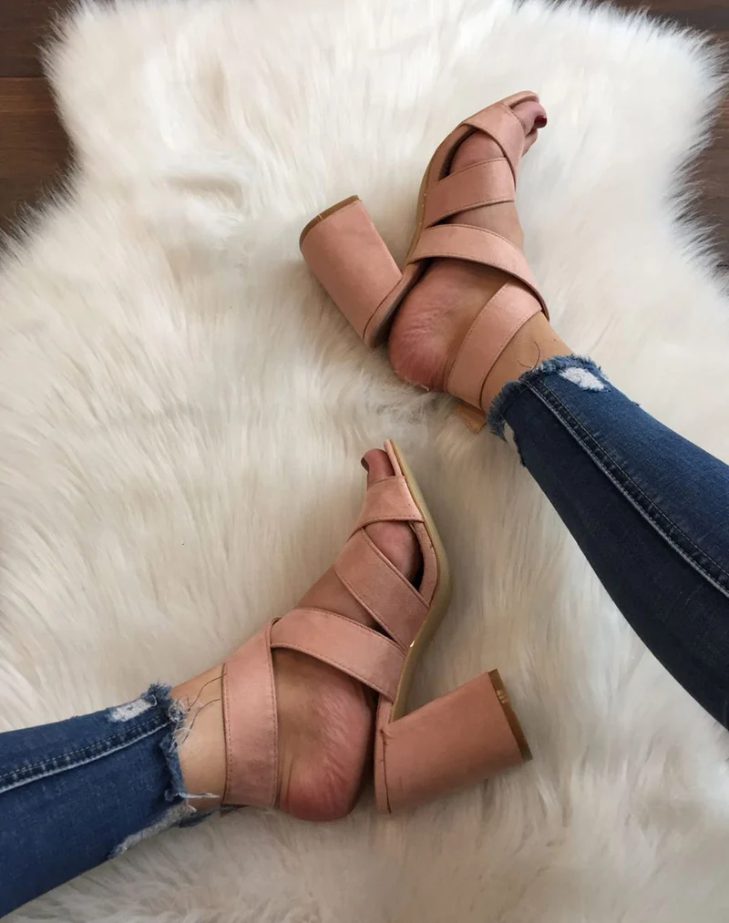 Talons en suédine multi-lanières roses