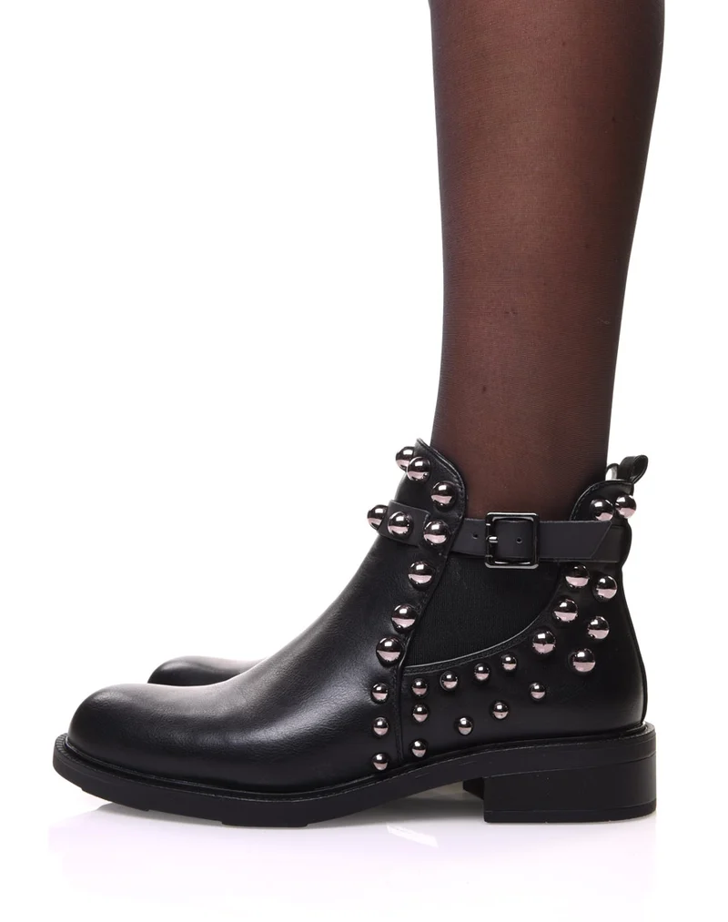 Chelsea boots noires à détails perlés et sangle fine