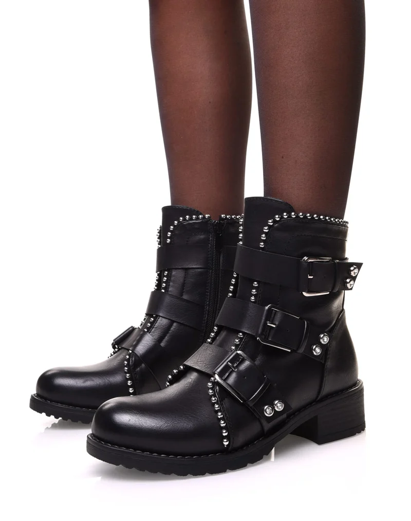 Bottines noires à brides et détails cloutés