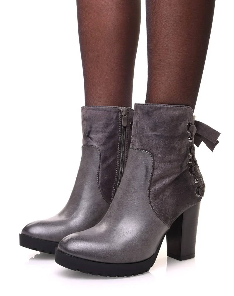 Bottines grises bi matières à talons et lacet à l’arrière