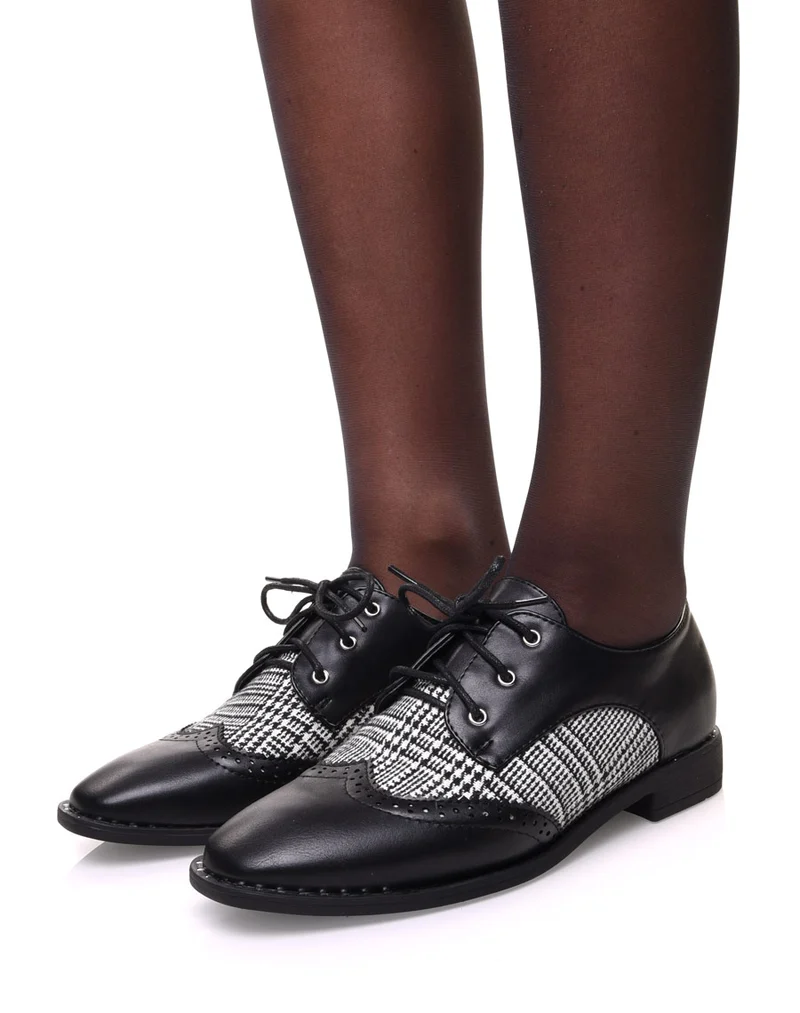 Derbies noires à motifs noirs et blancs