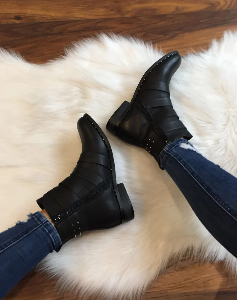 Bottines noires à brides