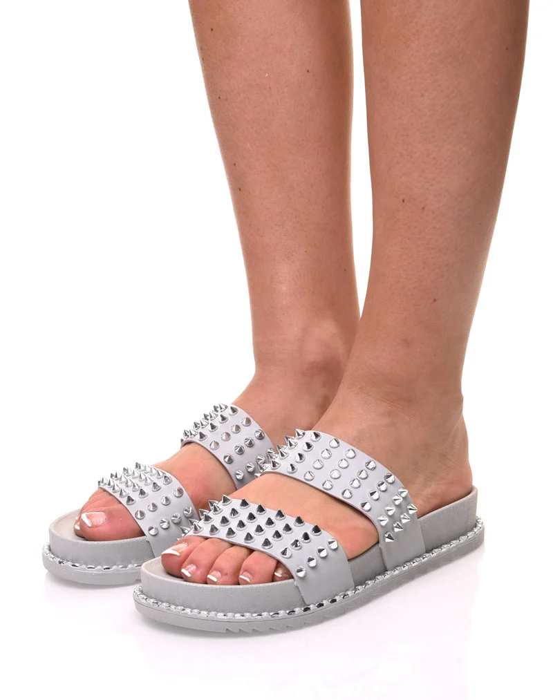 Sandales grises cloutés