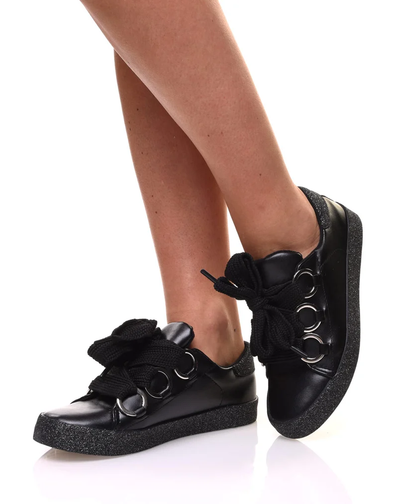 Sneakers noires à gros lacets