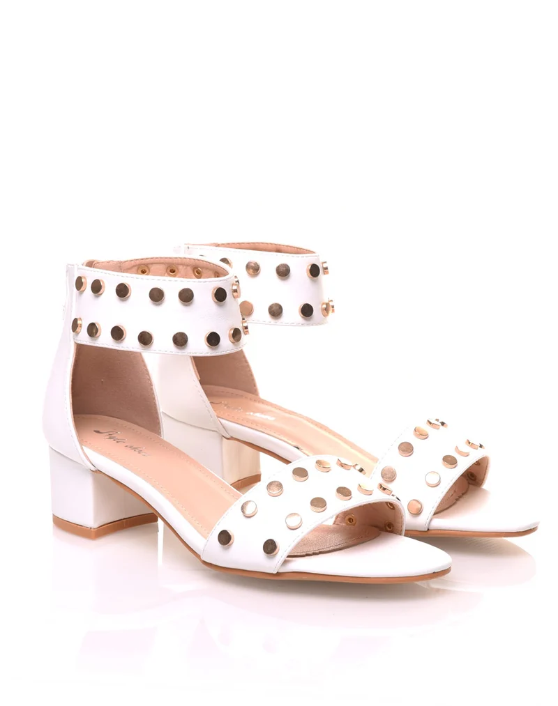 Sandales talon carré clouté blanche