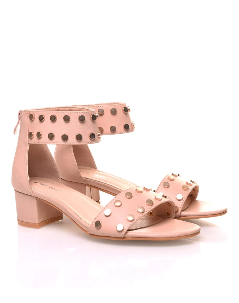 Sandales talon carré clouté beiges