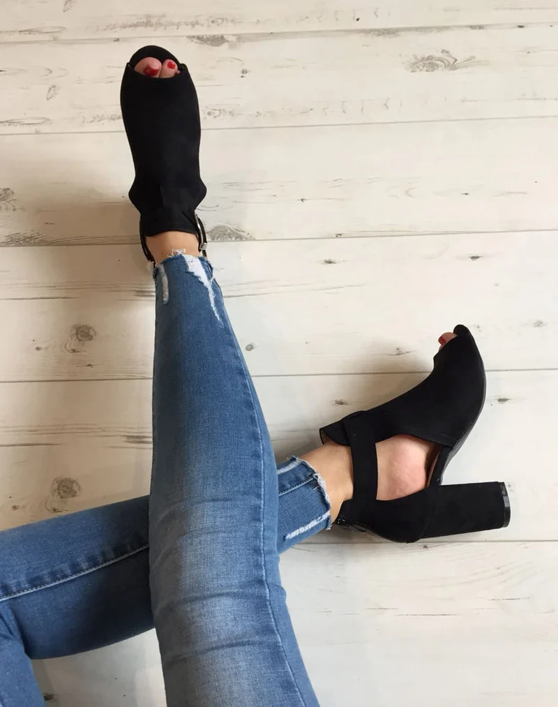 Sandales à talons en suédine noires