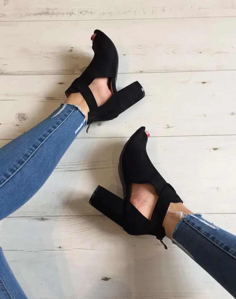 Sandales à talons en suédine noires
