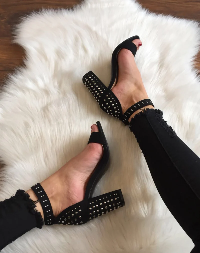Sandales cloutées noires