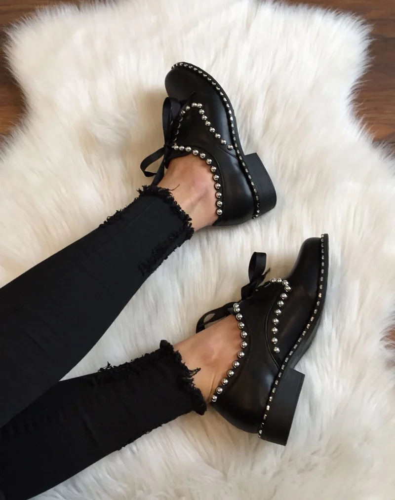 Derbies noires cloutés