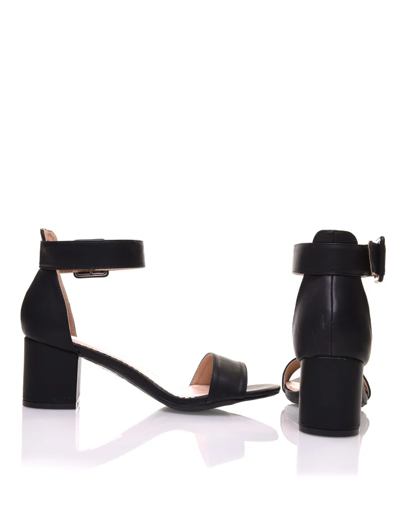 Sandales à talons noires