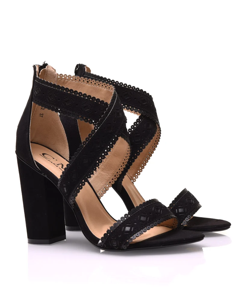 Sandales noires en suédine à talons épais