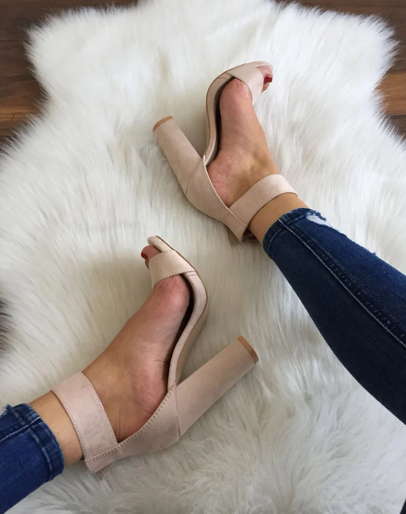 Sandale beige effet suédine talons épais