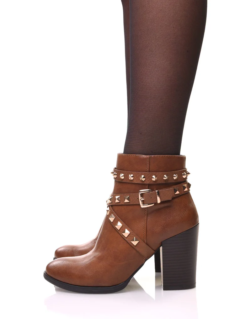Bottines camel à talons et clous pyramidaux